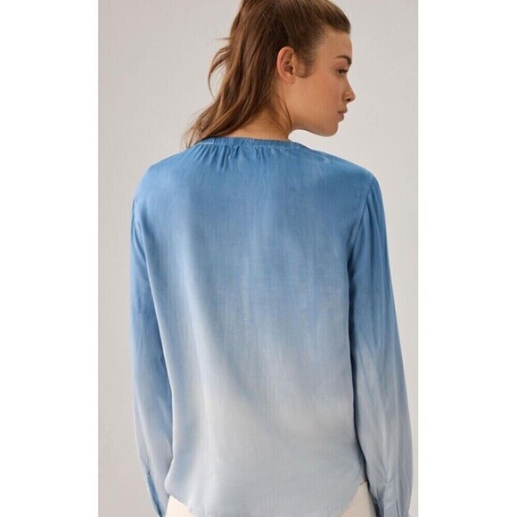 Anthropologie Cloth and Stone Top Shirred Button Down Blue Ombré XS - Picture 4 of 11